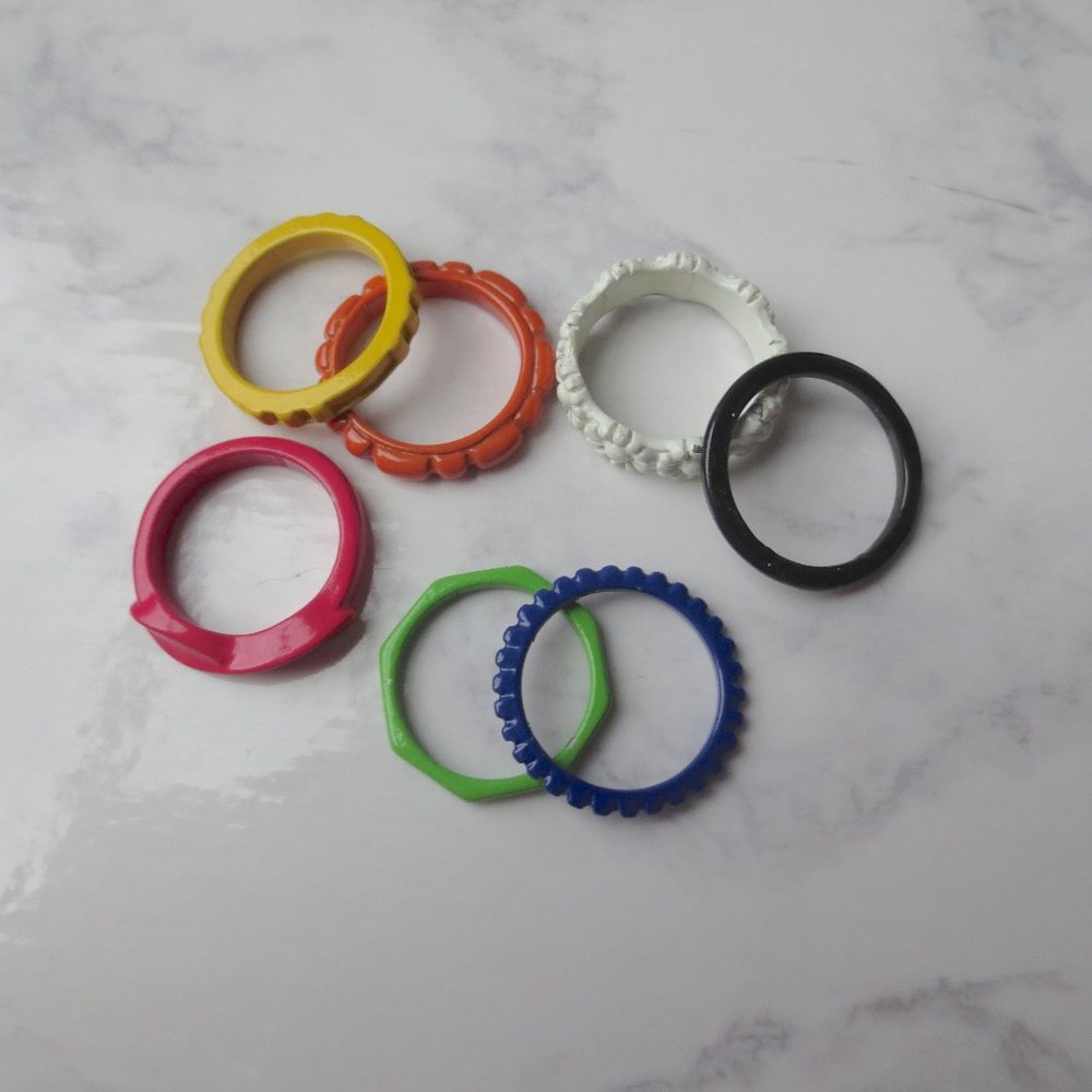 Set of Colourful Enamel Geometric Rings